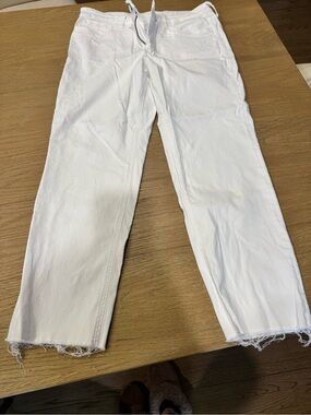 Kut from the Kloth White Straight-Leg Women's Jeans with Frayed Hem